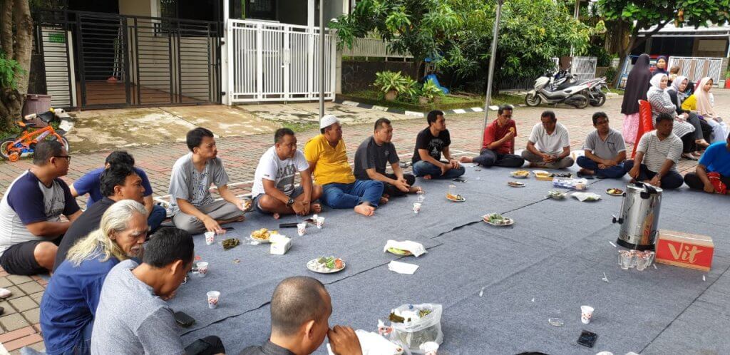 Duduk Berkumpul Bersama